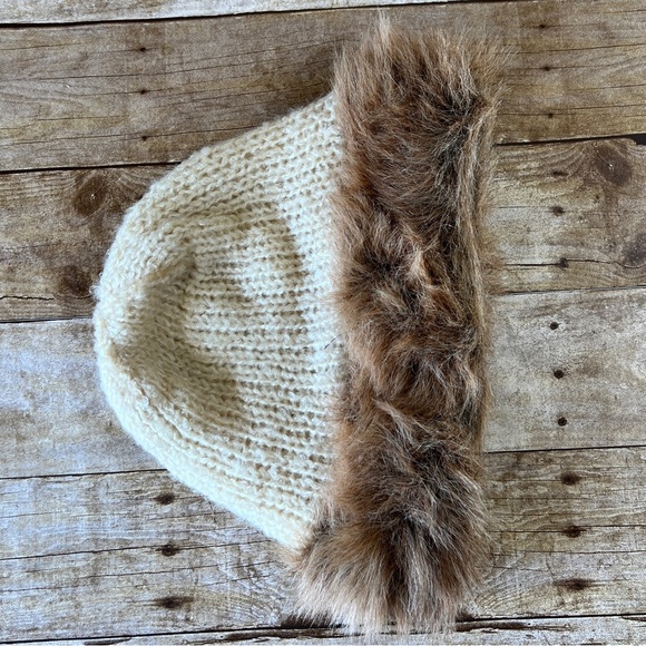 One Size Womens Beanie with Faux Fur Trim - Picture 6 of 7